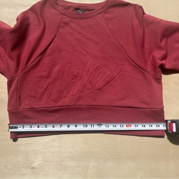 Red Nike Cropped Crewneck Hoodie Drop Shoulder Comfy Casual Baggy Dri-Fit Medium - Picture 6 of 7